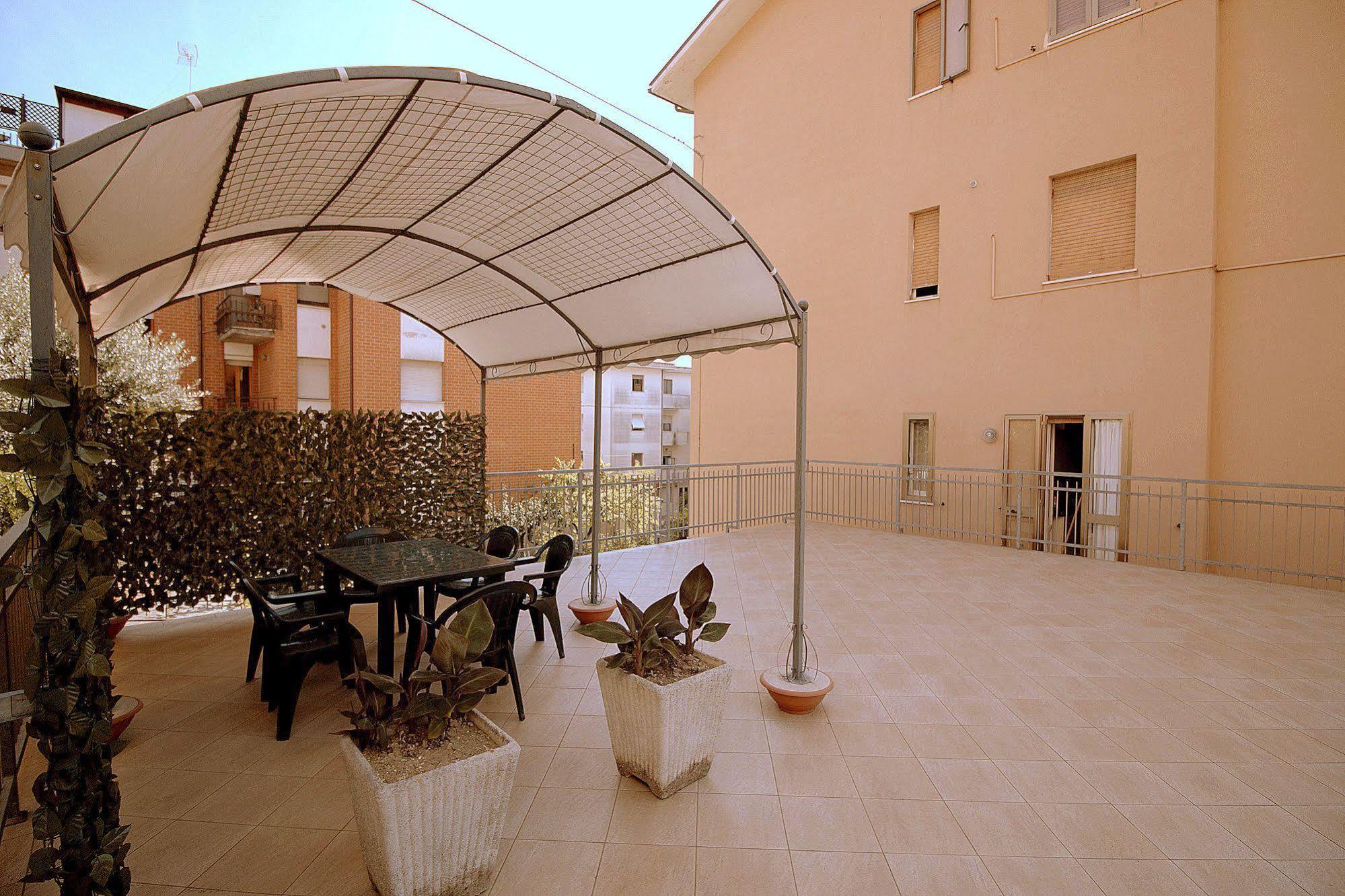 Appartamento Montessori Castelfidardo Buitenkant foto